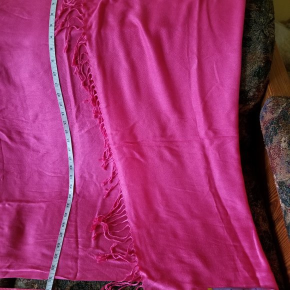 Medium pink, summer wrap, shawl, and/or winter scarf, pashmina style - Picture 5 of 5